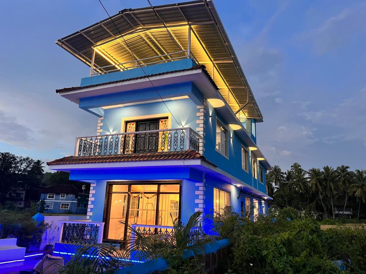 Dibs On Blue Morjim Hostel Εξωτερικό φωτογραφία