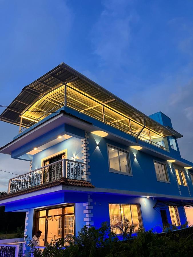 Dibs On Blue Morjim Hostel Εξωτερικό φωτογραφία