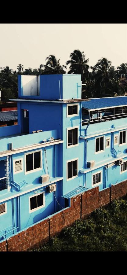 Dibs On Blue Morjim Hostel Εξωτερικό φωτογραφία