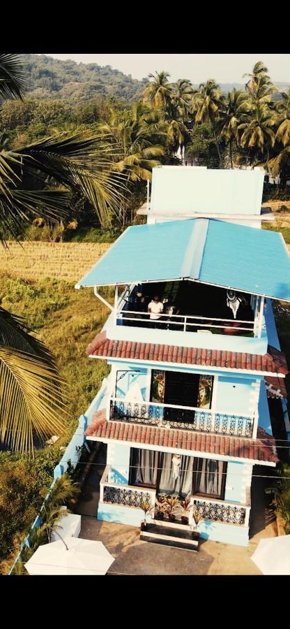 Dibs On Blue Morjim Hostel Εξωτερικό φωτογραφία
