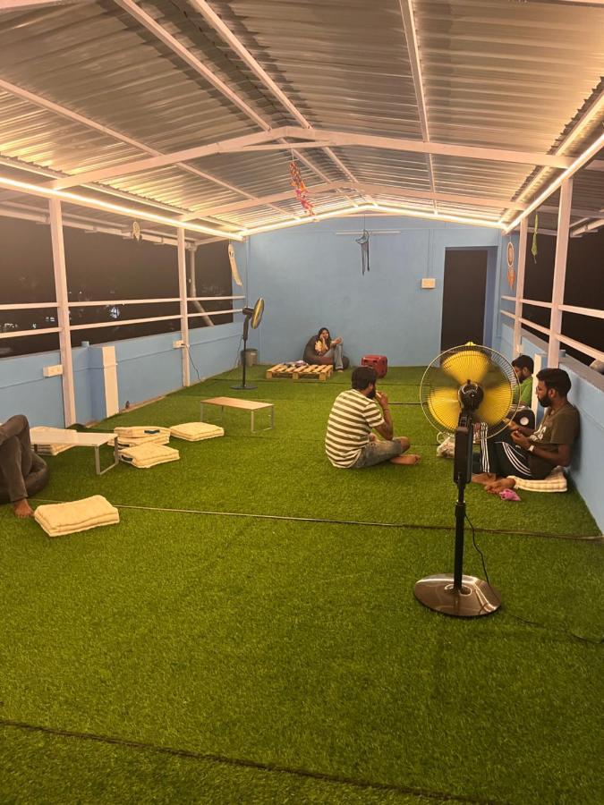 Dibs On Blue Morjim Hostel Εξωτερικό φωτογραφία