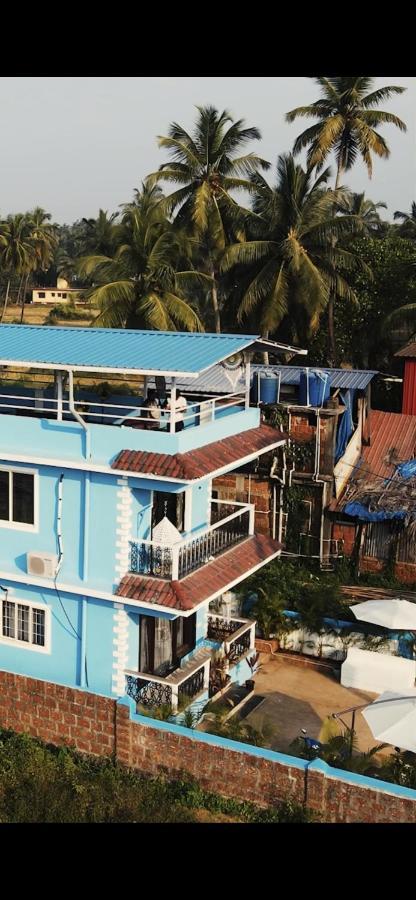 Dibs On Blue Morjim Hostel Εξωτερικό φωτογραφία