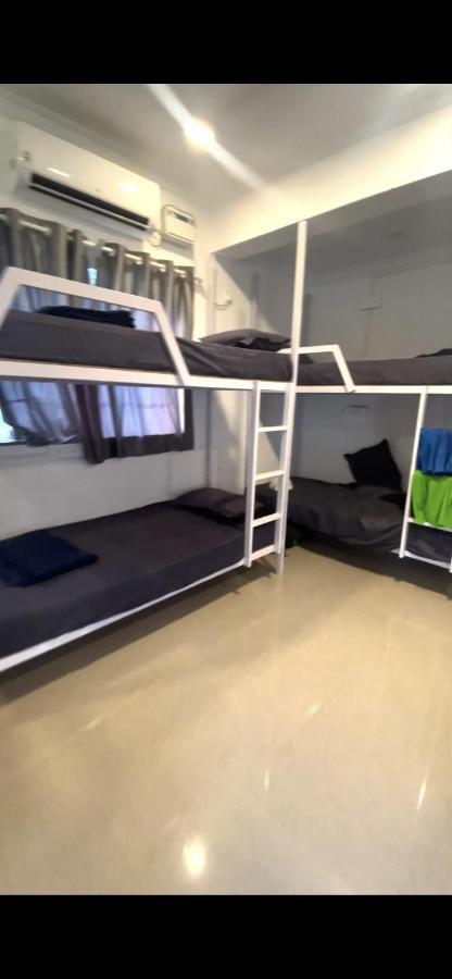 Dibs On Blue Morjim Hostel Εξωτερικό φωτογραφία